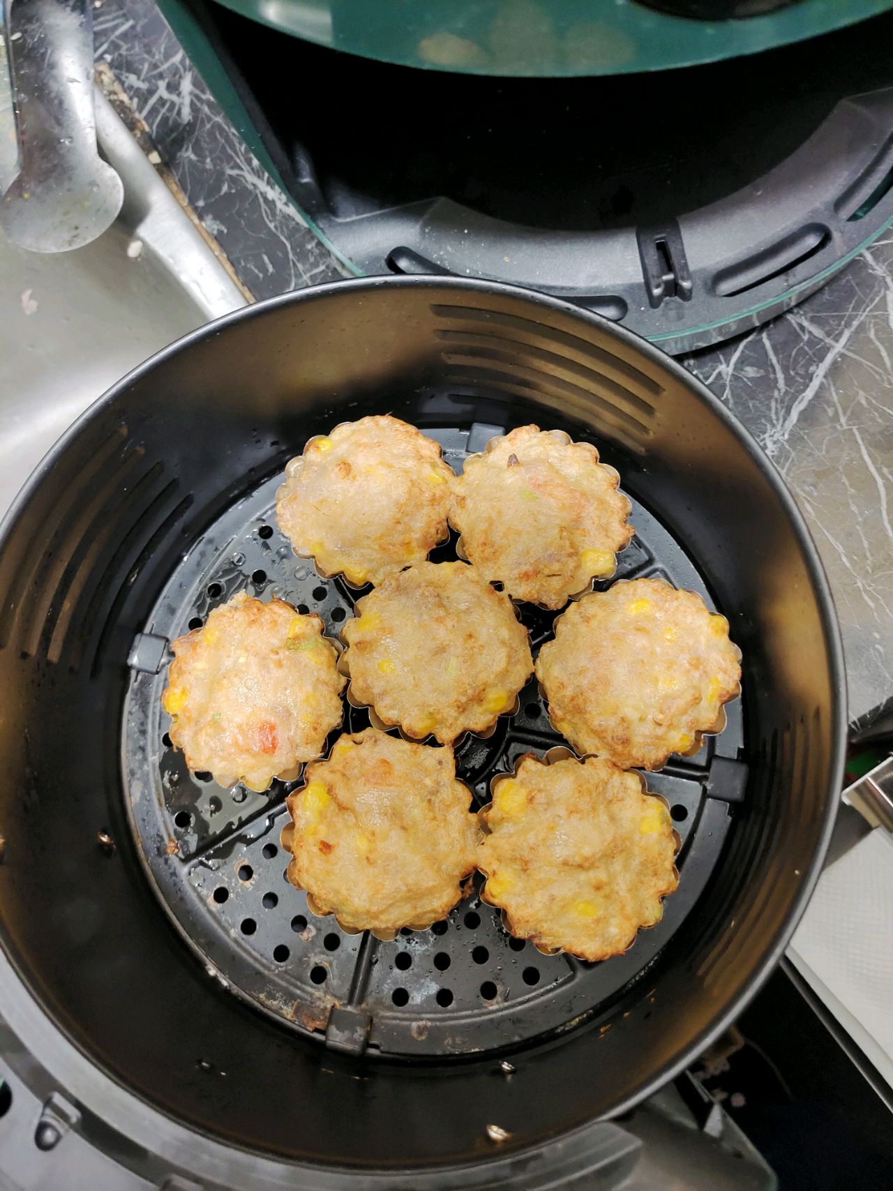 玉米粒鲜虾肉饼