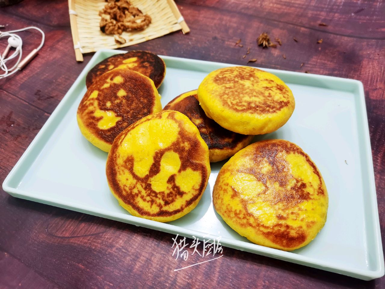 玉米面豆沙饼