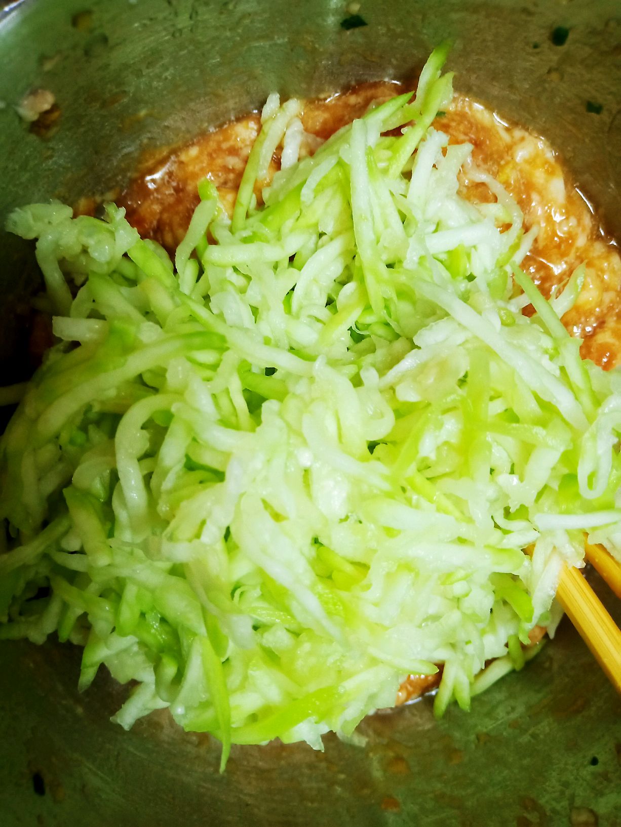 玉米面鲜肉包