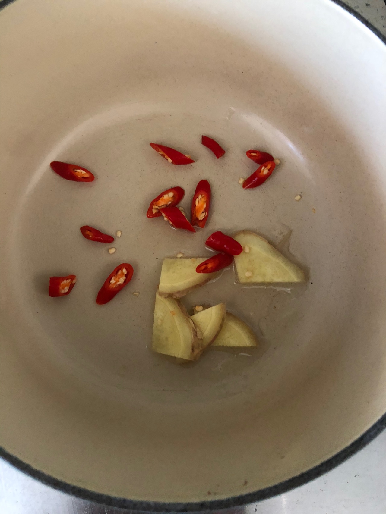 芋艿焖腊鸭腿