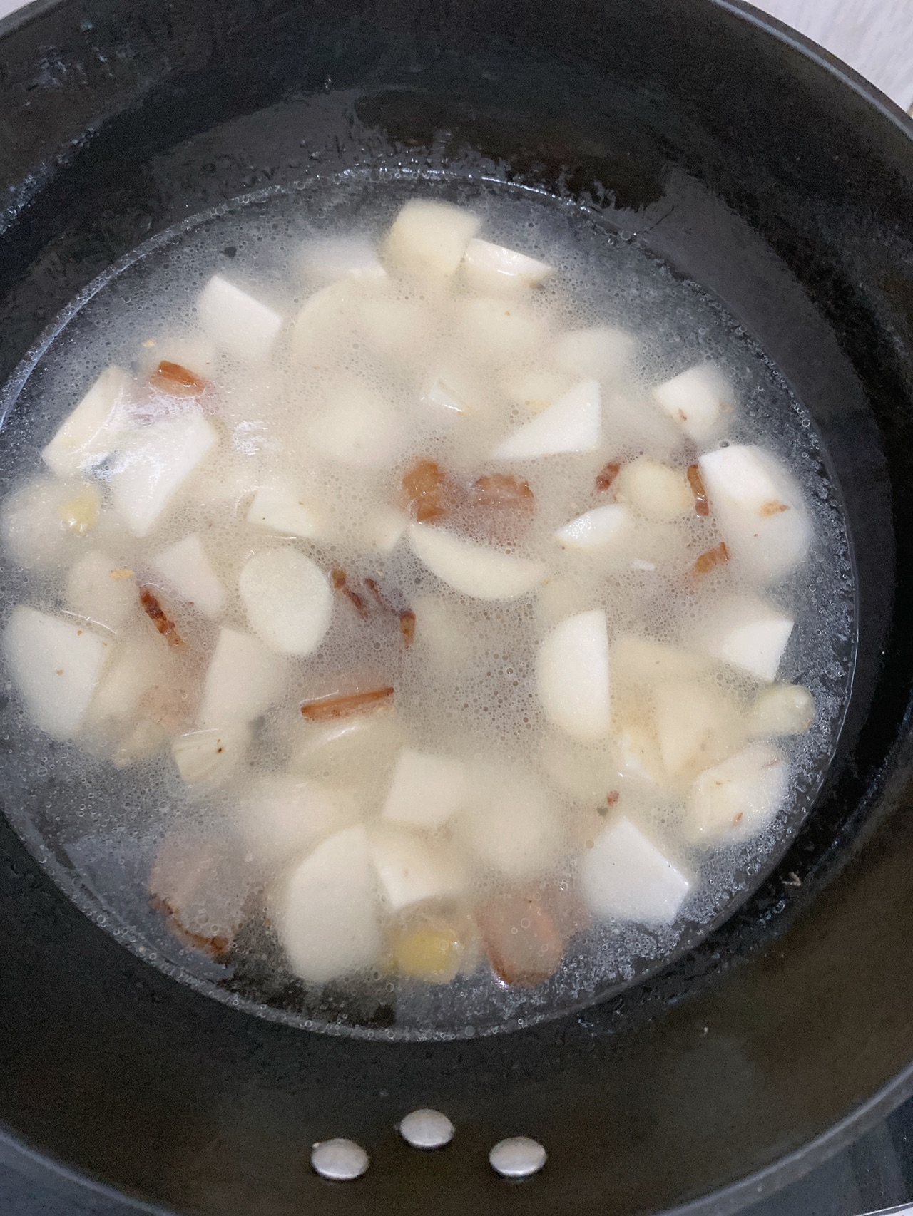 芋头炖腊肉