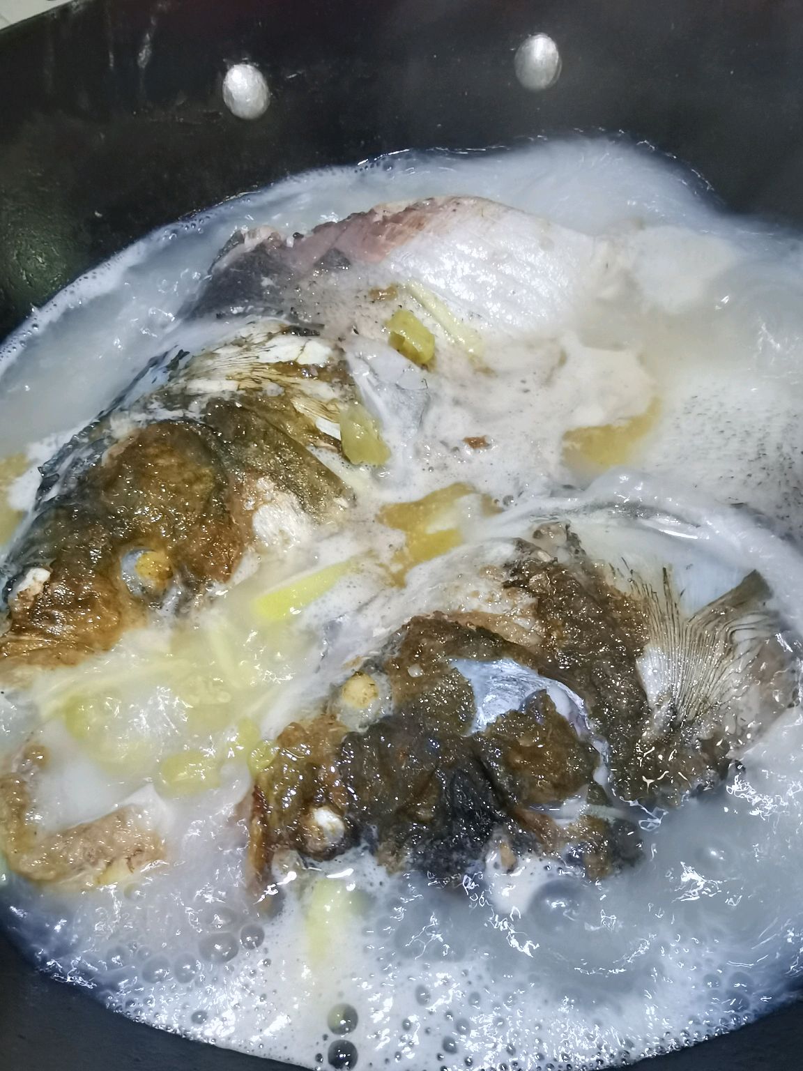 鱼头萝卜汤