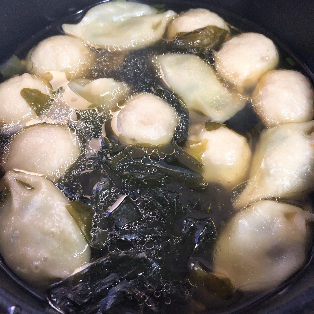 鱼丸饺子裙带菜汤