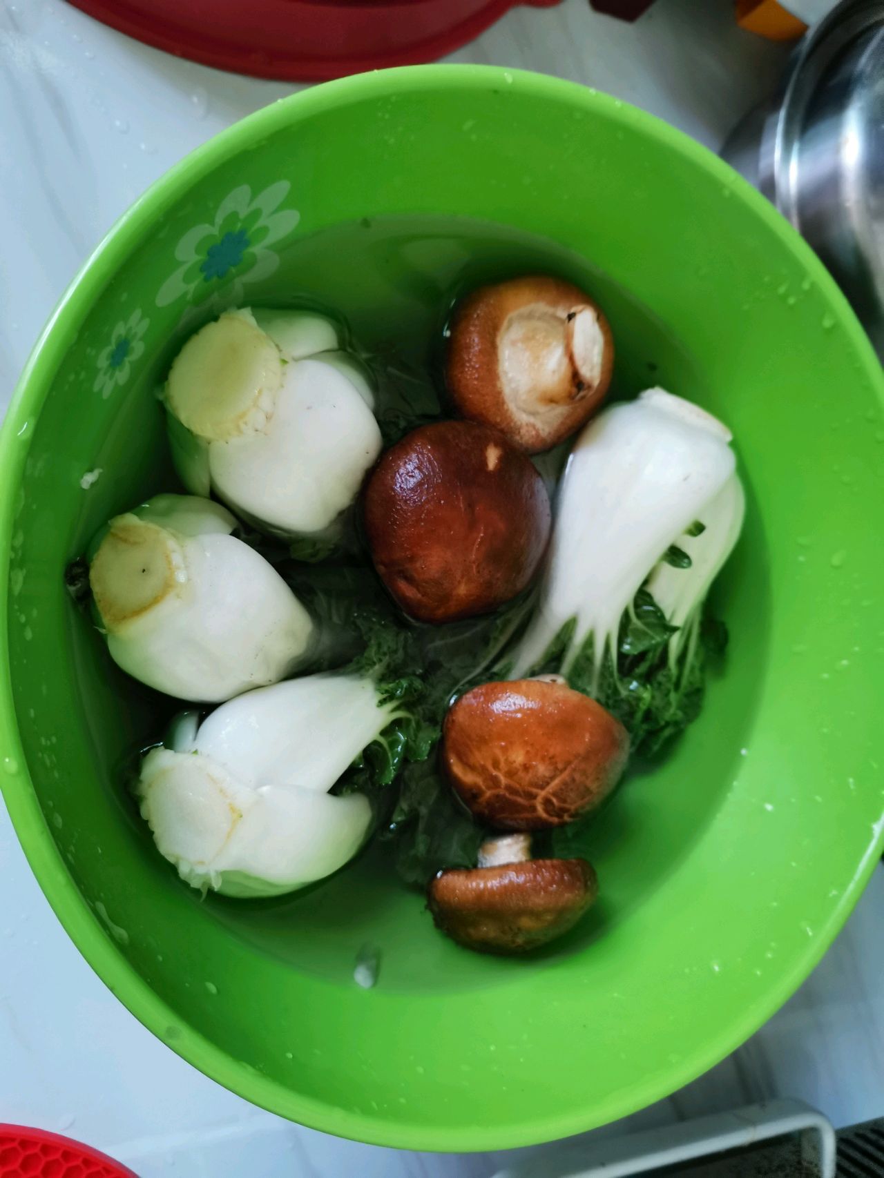 鱼丸虾皮烩奶白菜