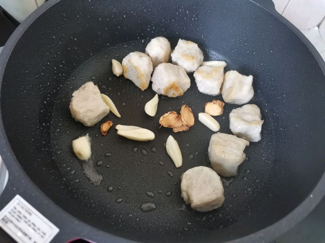 鱼丸虾皮烩奶白菜