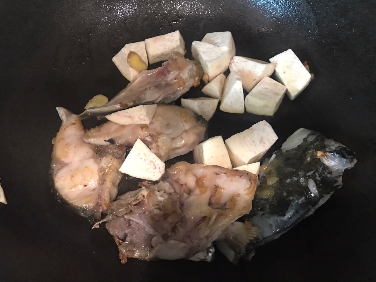 芋香奶白鱼头汤