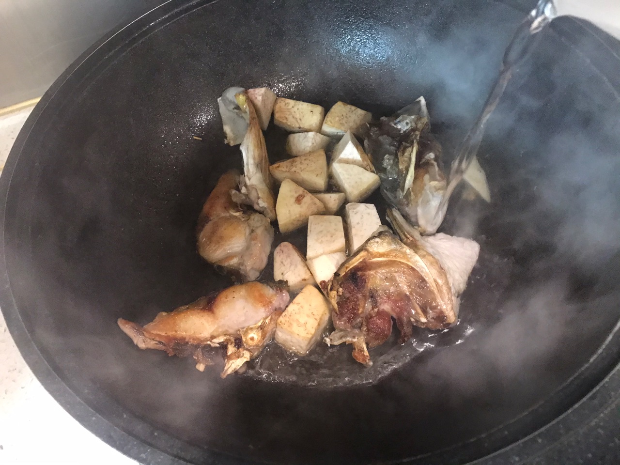 芋香奶白鱼头汤