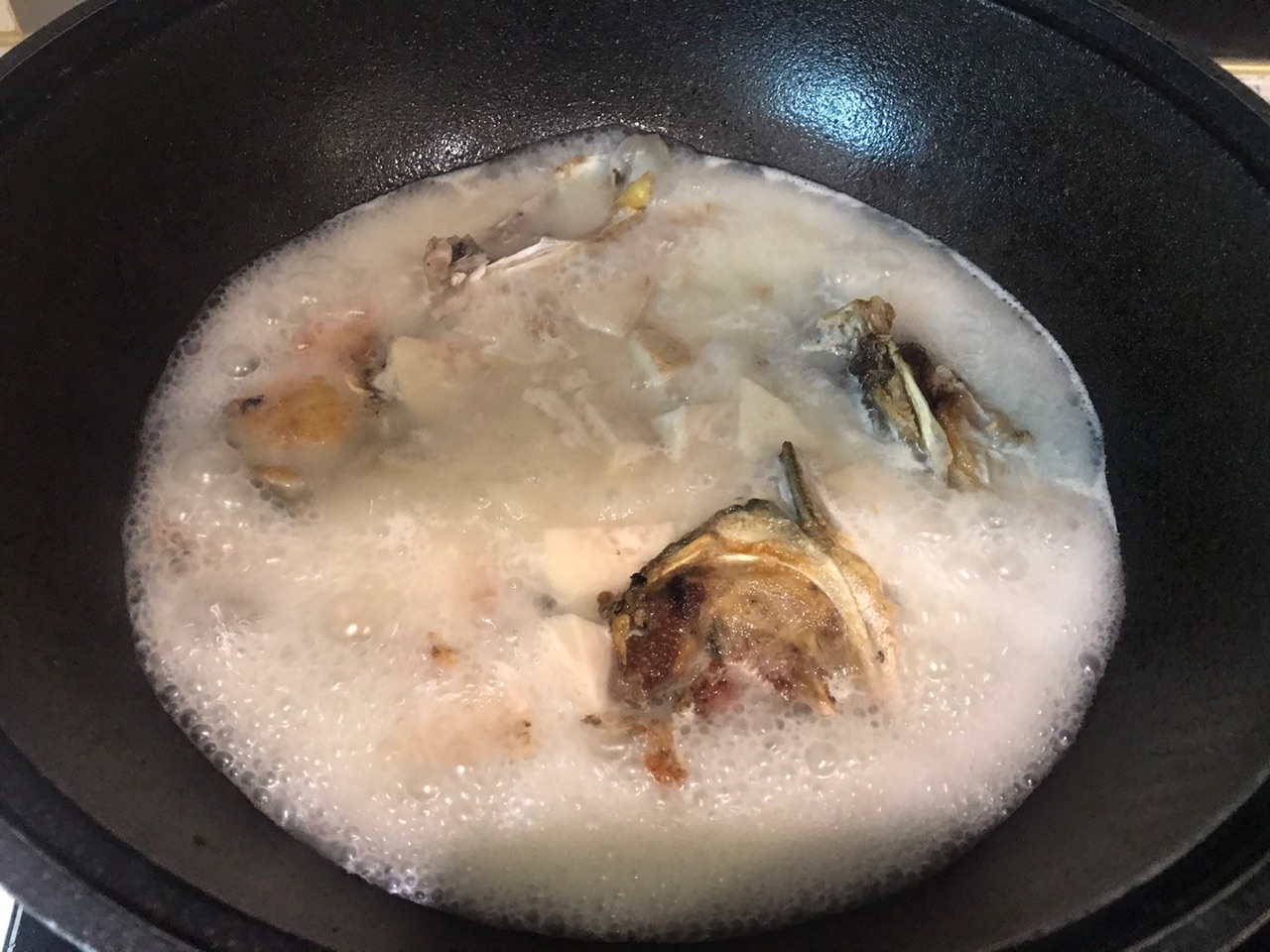 芋香奶白鱼头汤