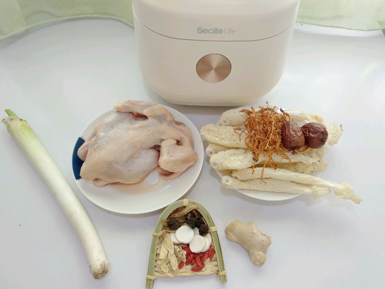 余香绕梁竹荪煲鸡汤