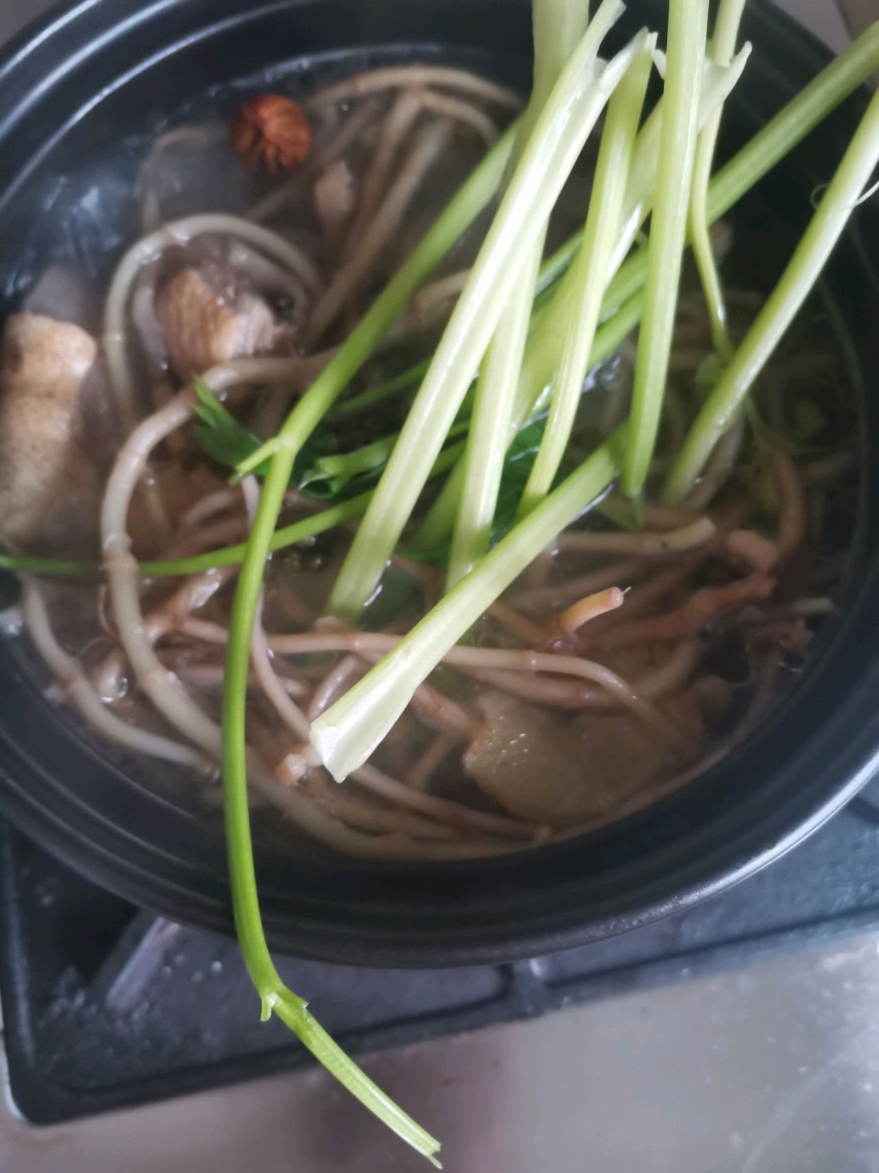 鱼腥草芹菜鸭肉汤