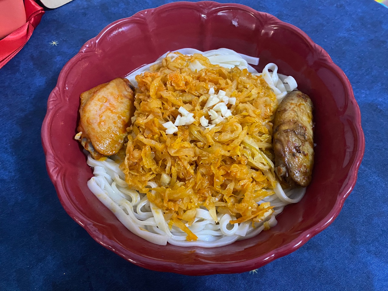 【原创】鸡汁红油酸菜面