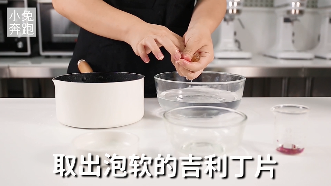 原味千层蛋糕的做法，小兔奔跑甜品教程