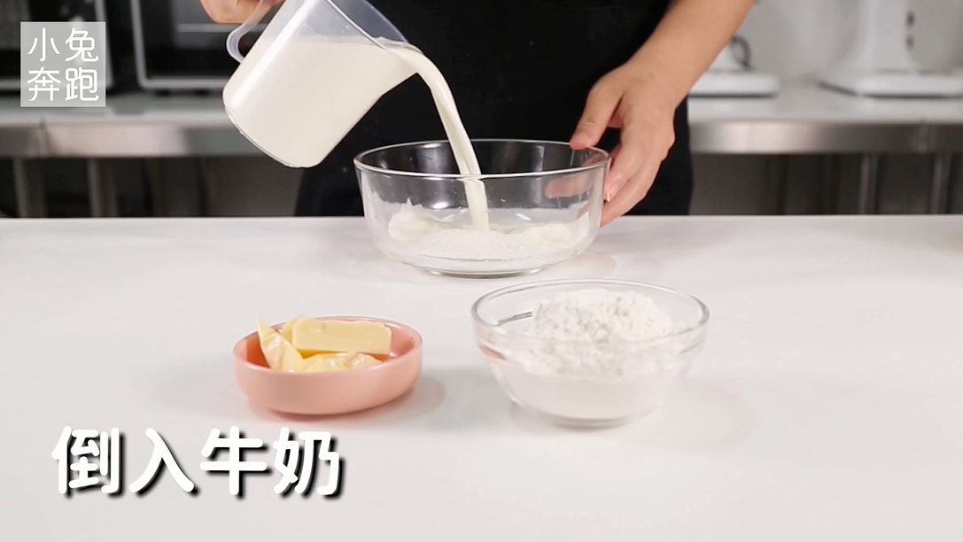 原味千层蛋糕的做法，小兔奔跑甜品教程