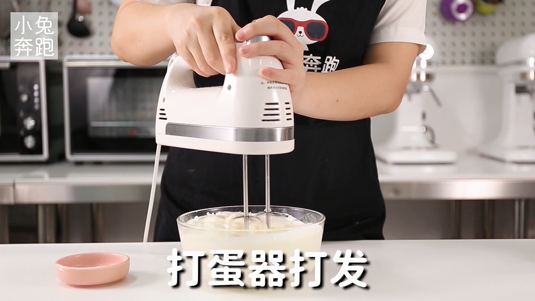 原味千层蛋糕的做法，小兔奔跑甜品教程