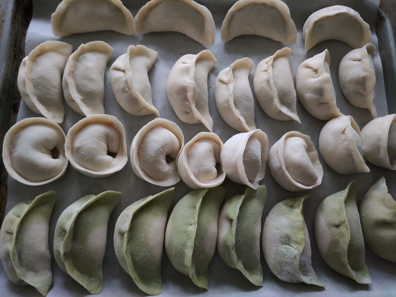 原汁原味的双色芹菜饺子