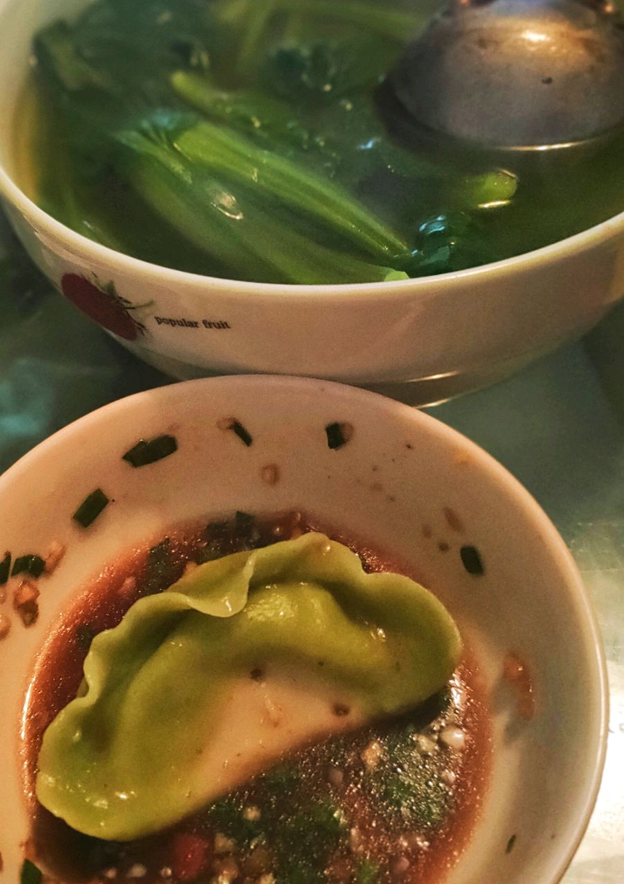 原汁原味的双色芹菜饺子