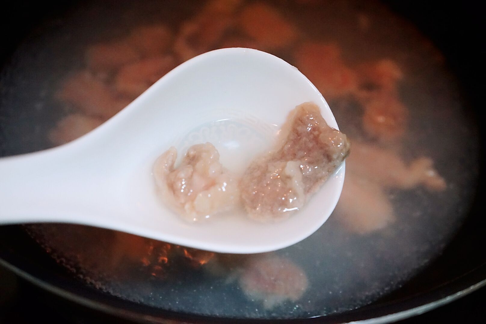 越吃越香的酸菜滑肉汤
