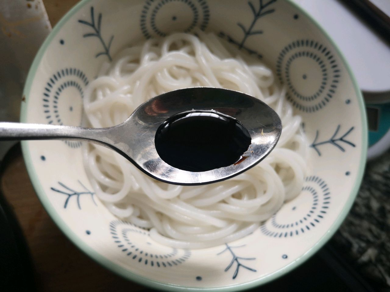 云南昆明特色小吃豆花米线