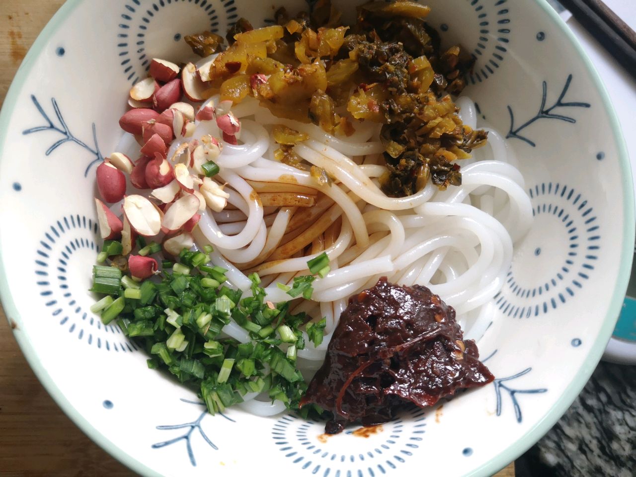云南昆明特色小吃豆花米线