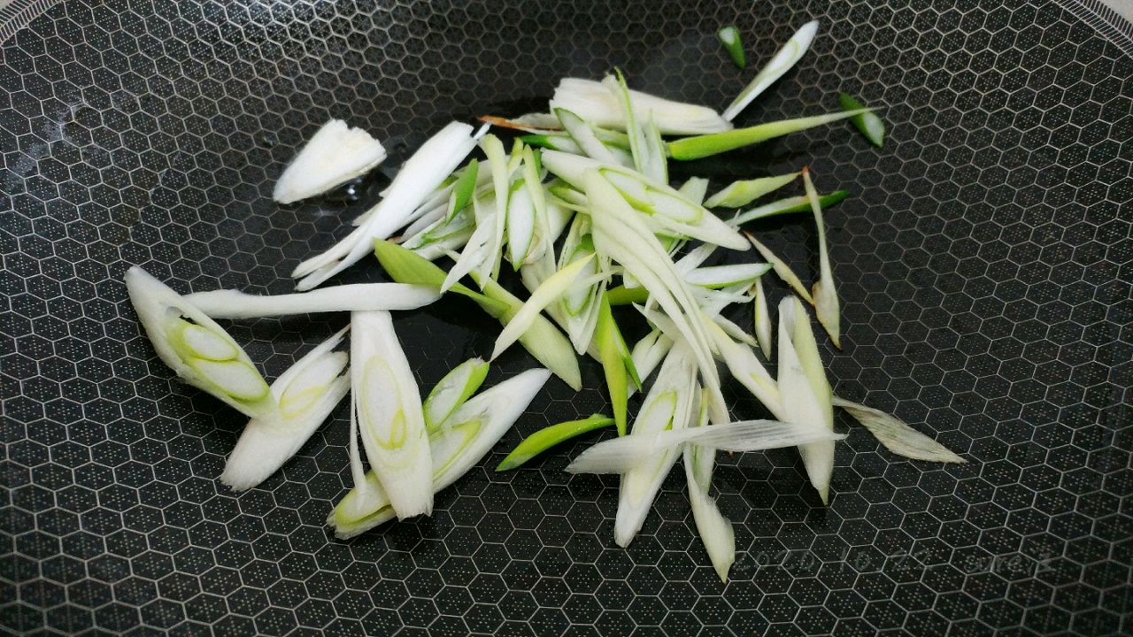 杂蔬荤蛋炝锅饼