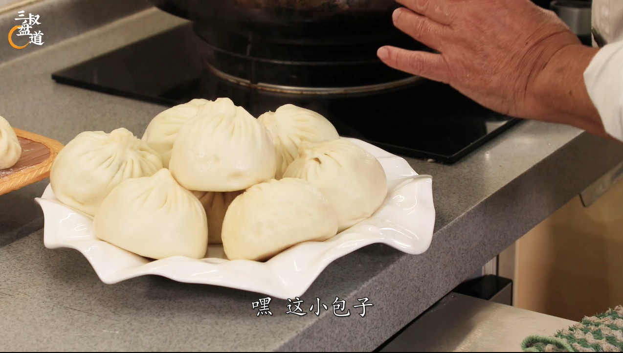 攒馅包子