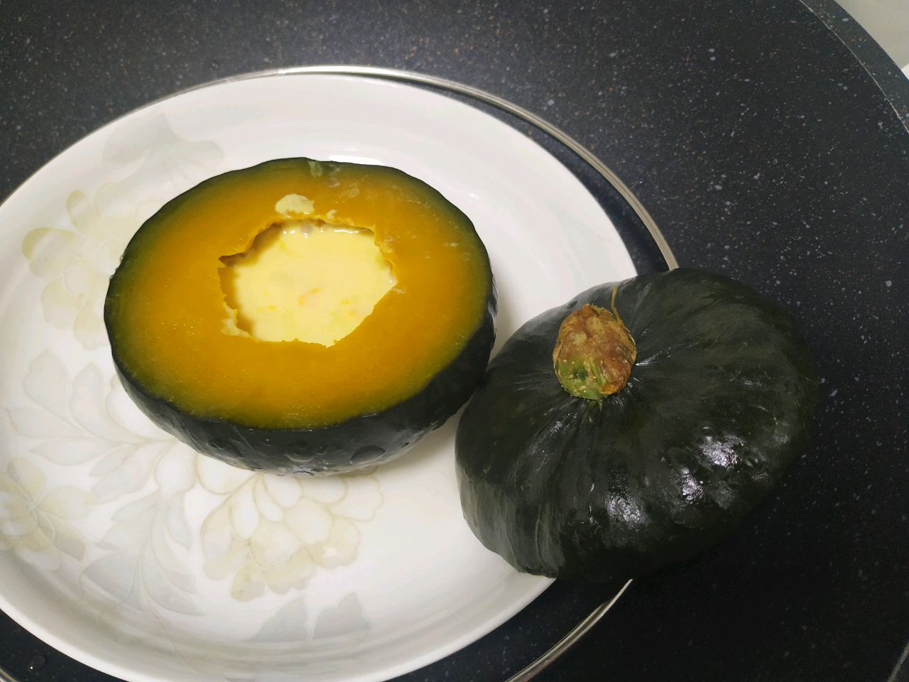 早餐：贝贝南瓜蒸蛋