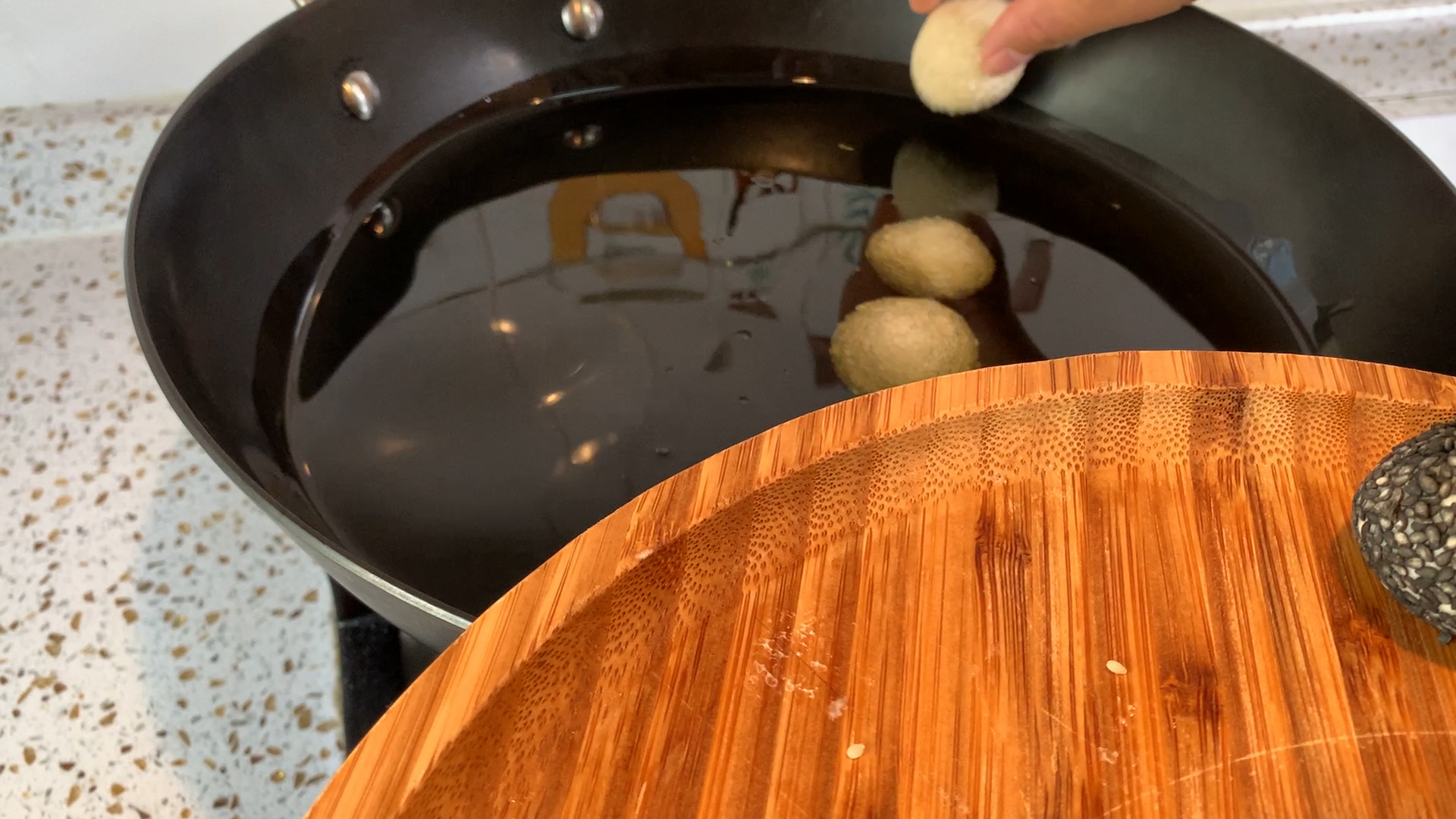 炸麻团
