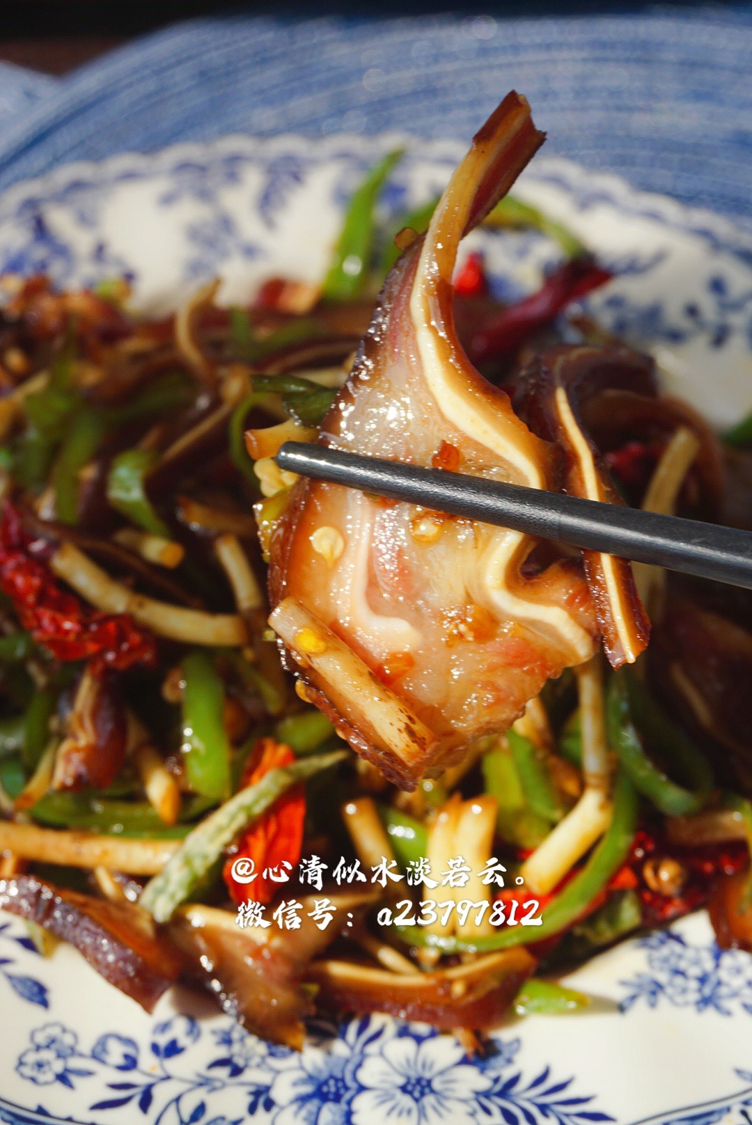 折耳根炒腊猪耳朵