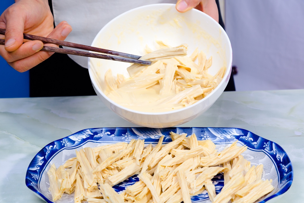 这样做红烧腐竹比肉都好吃