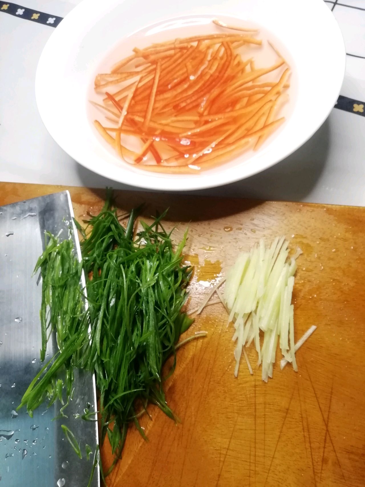 这样做清蒸鲈鱼，鲜嫩美味