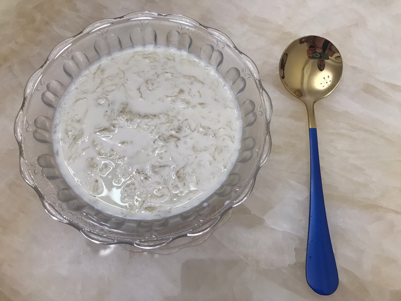 蒸牛奶燕窝