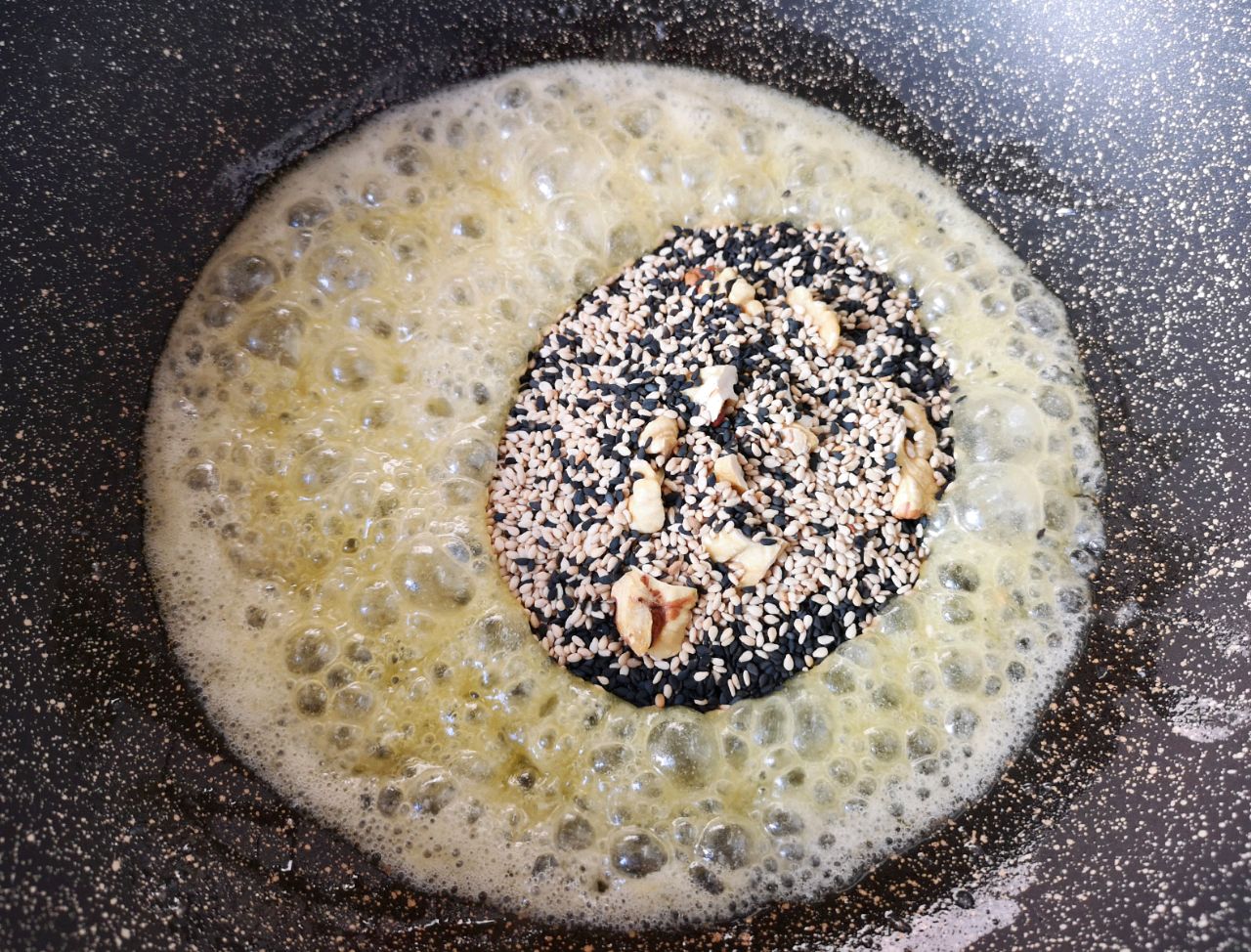 芝麻核桃糯米船