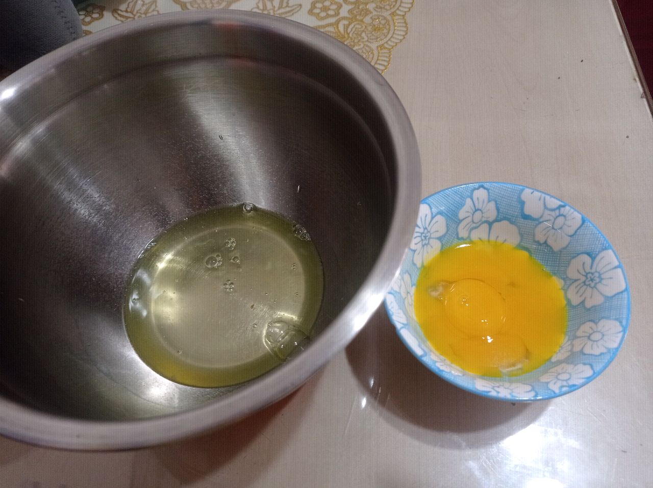 芝麻酱蛋糕卷（含芝麻酱夹心）