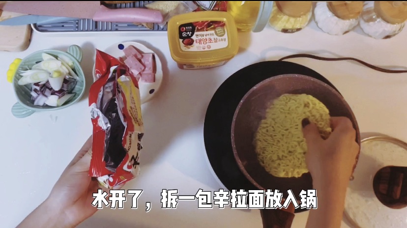 芝士泡菜拉面，幸福感爆棚！