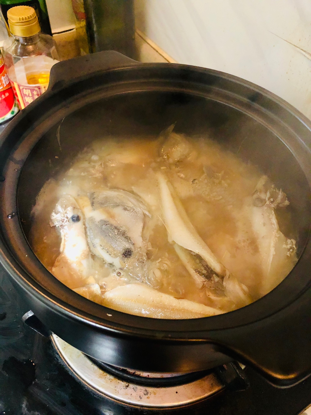 至鲜砂锅杂鱼煲