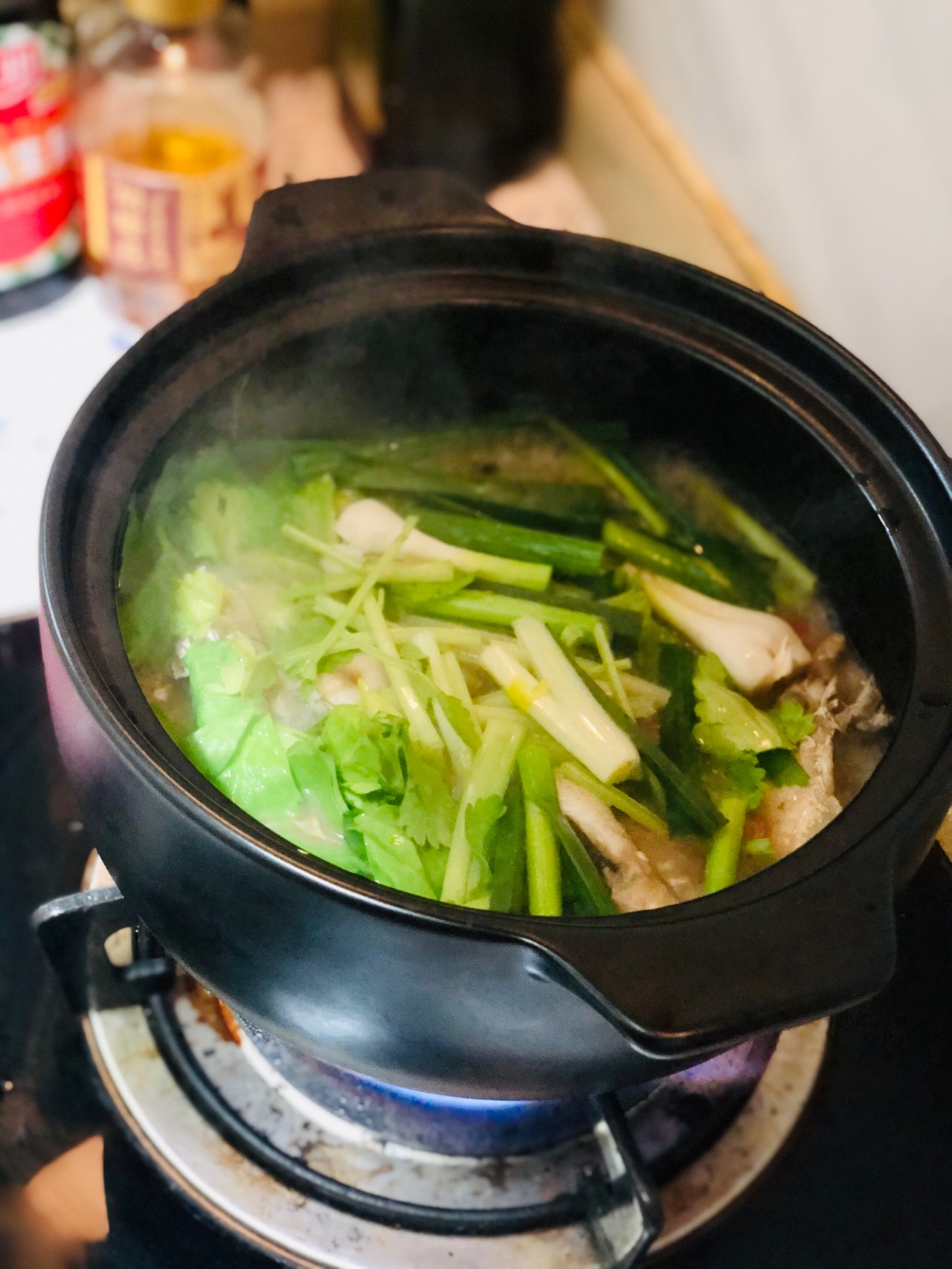 至鲜砂锅杂鱼煲