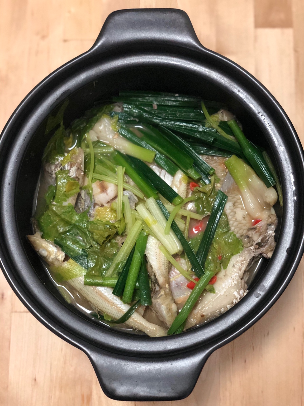 至鲜砂锅杂鱼煲