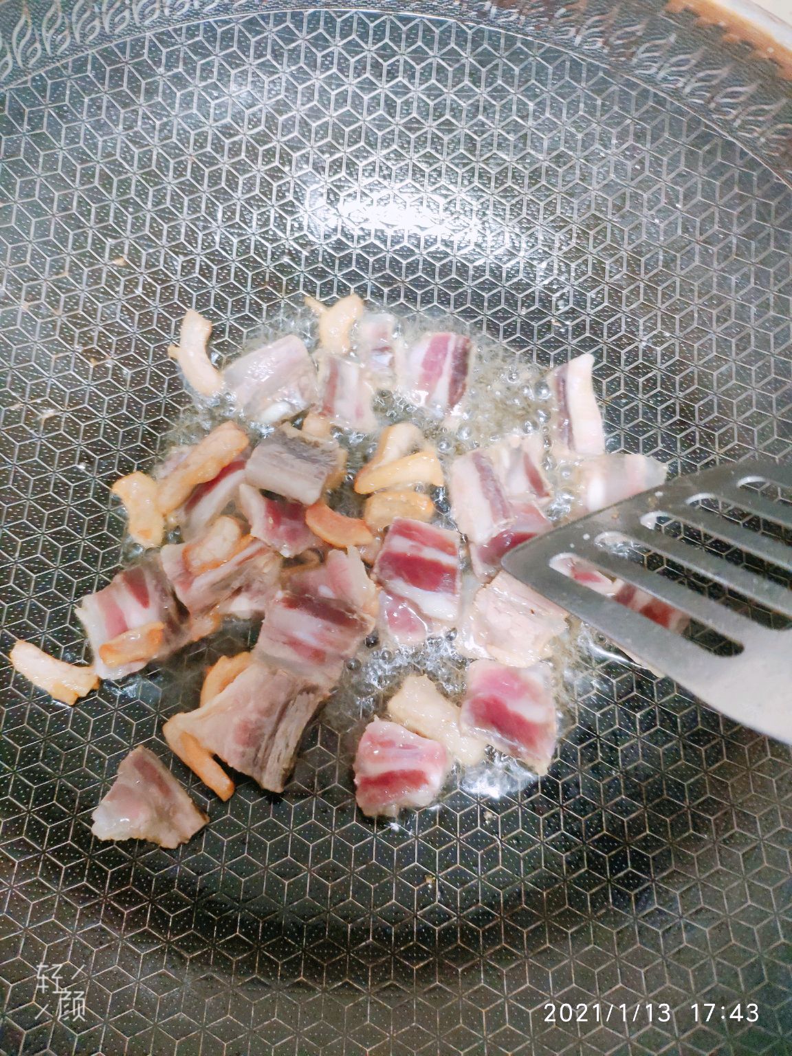 只需咸肉和青菜的美味菜饭
