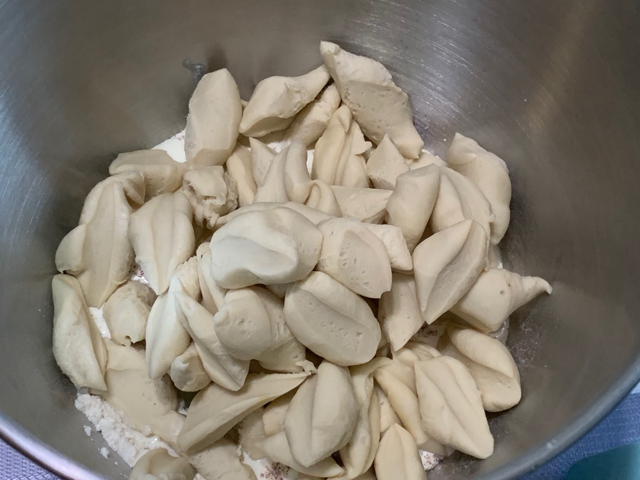 中种黑麦肉桂面包卷
