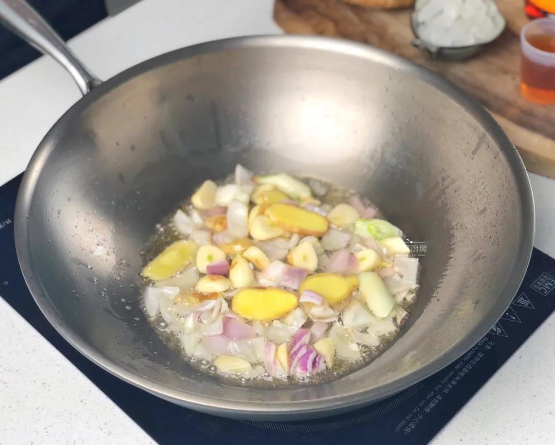 周黑鸭卤味