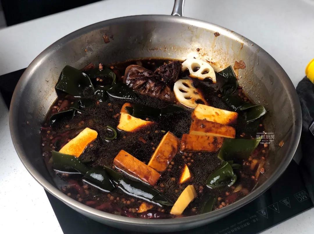 周黑鸭卤味