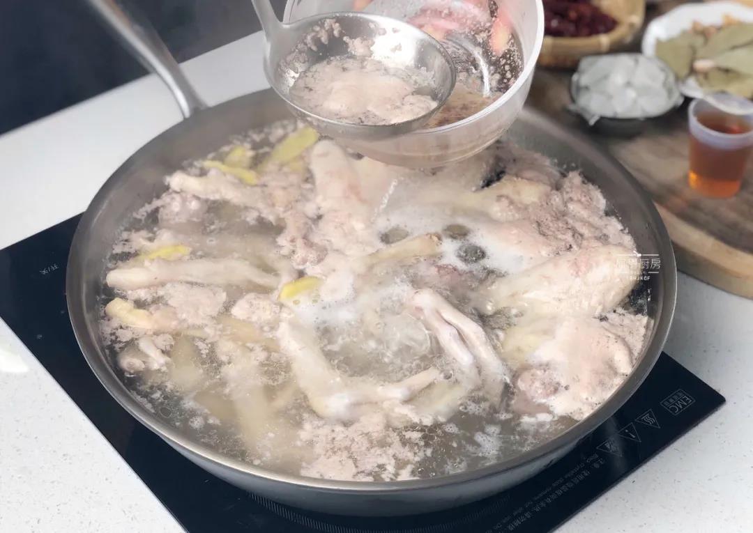 周黑鸭卤味