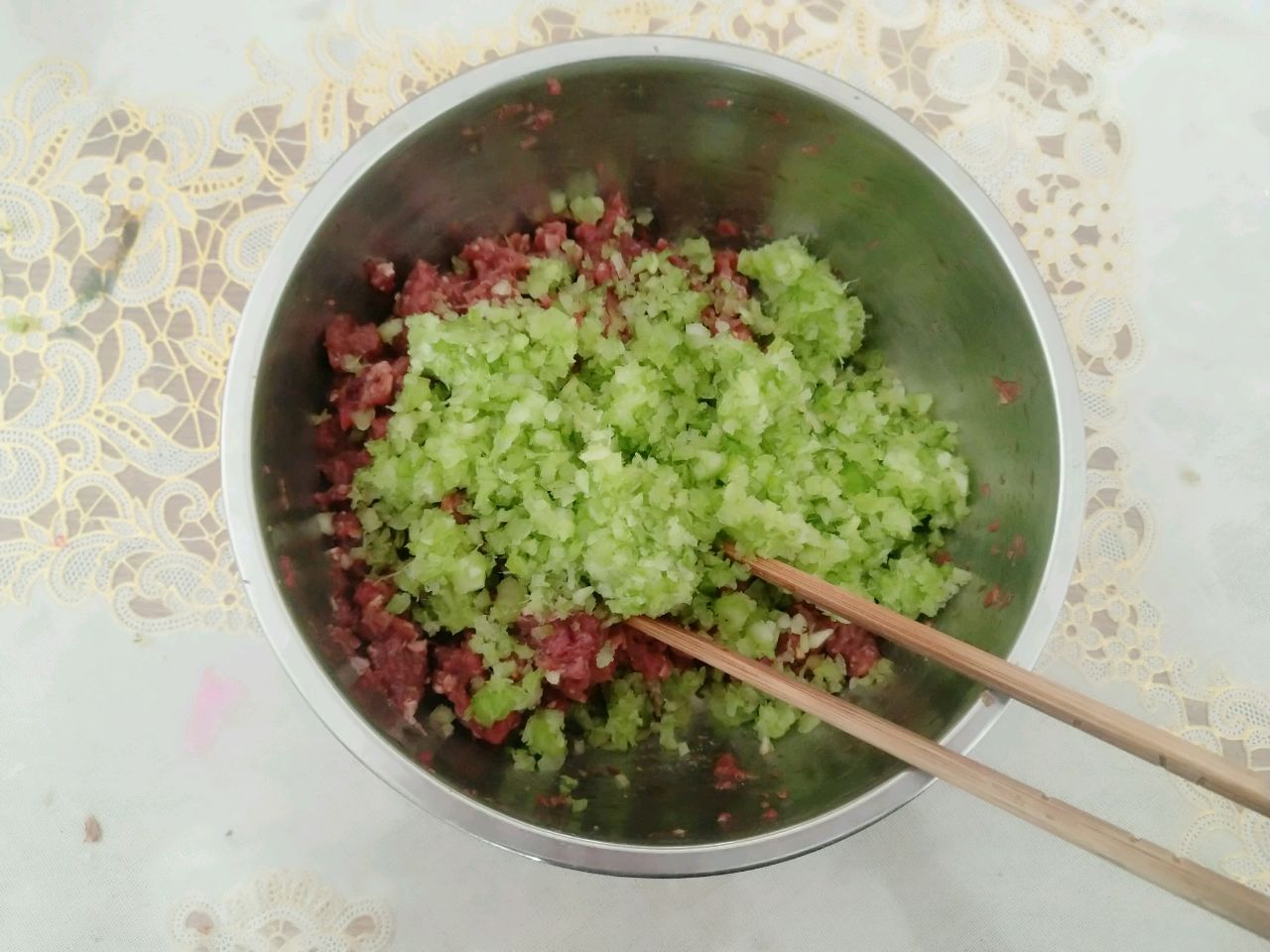 周末午餐之牛肉芹菜锅贴