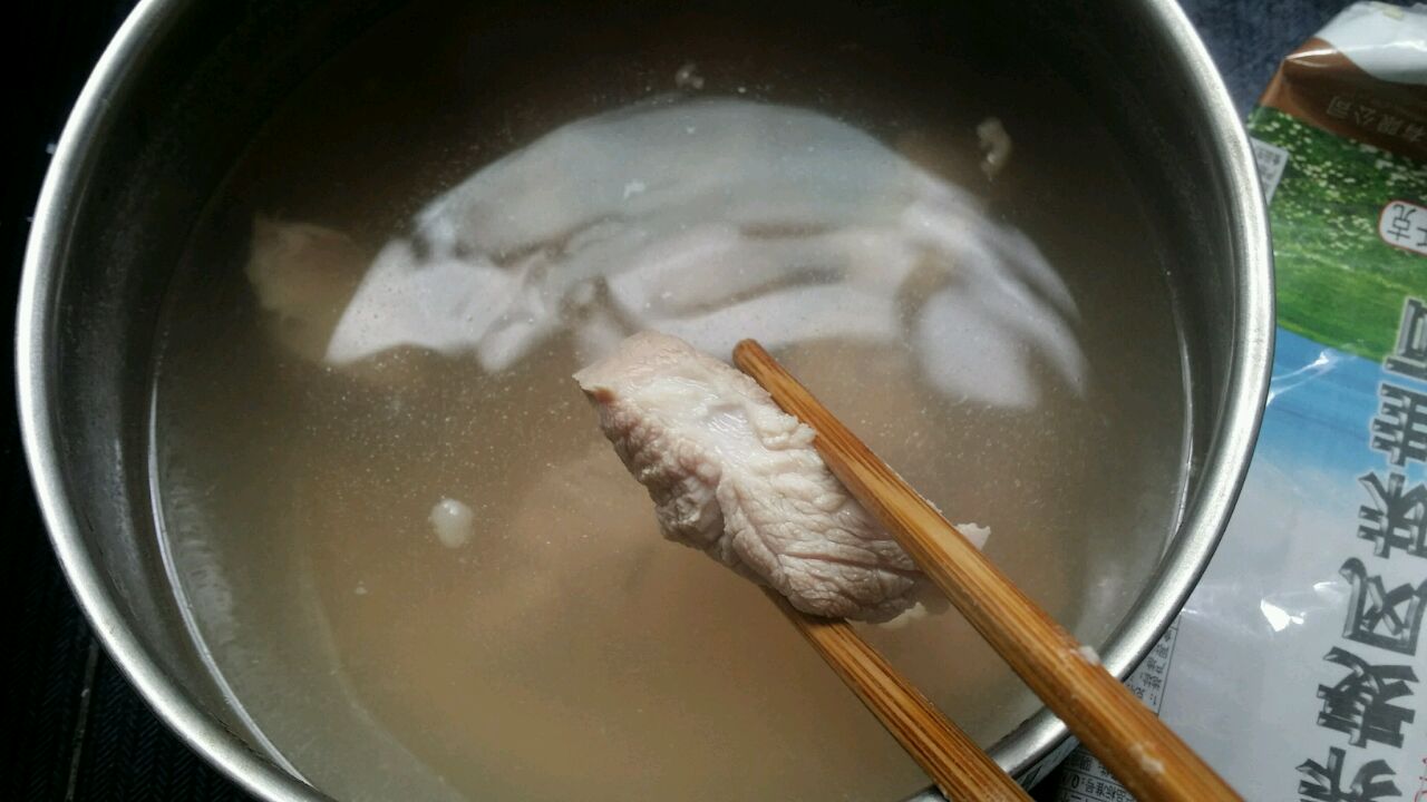 肘子肉炖汤