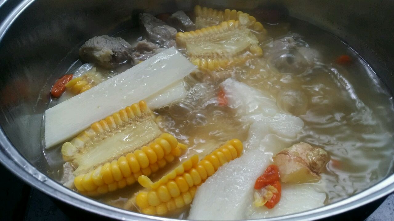 肘子肉炖汤