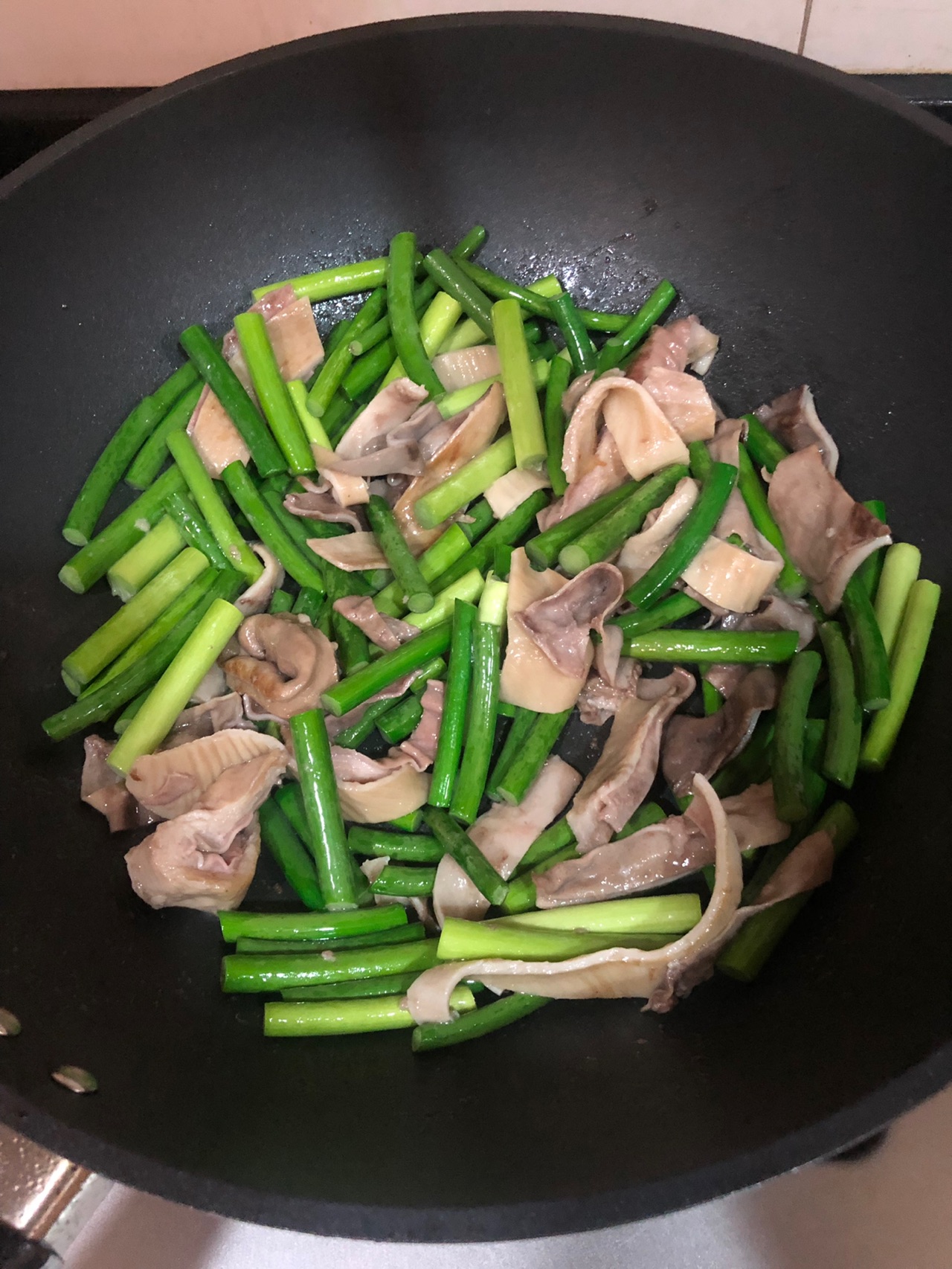 猪肚炒蒜苔