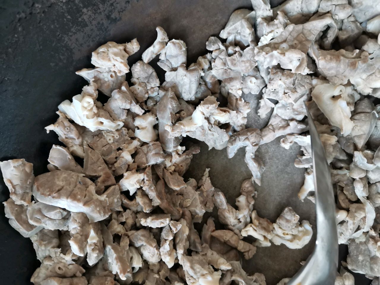 猪肺炒青椒，好吃难洗。