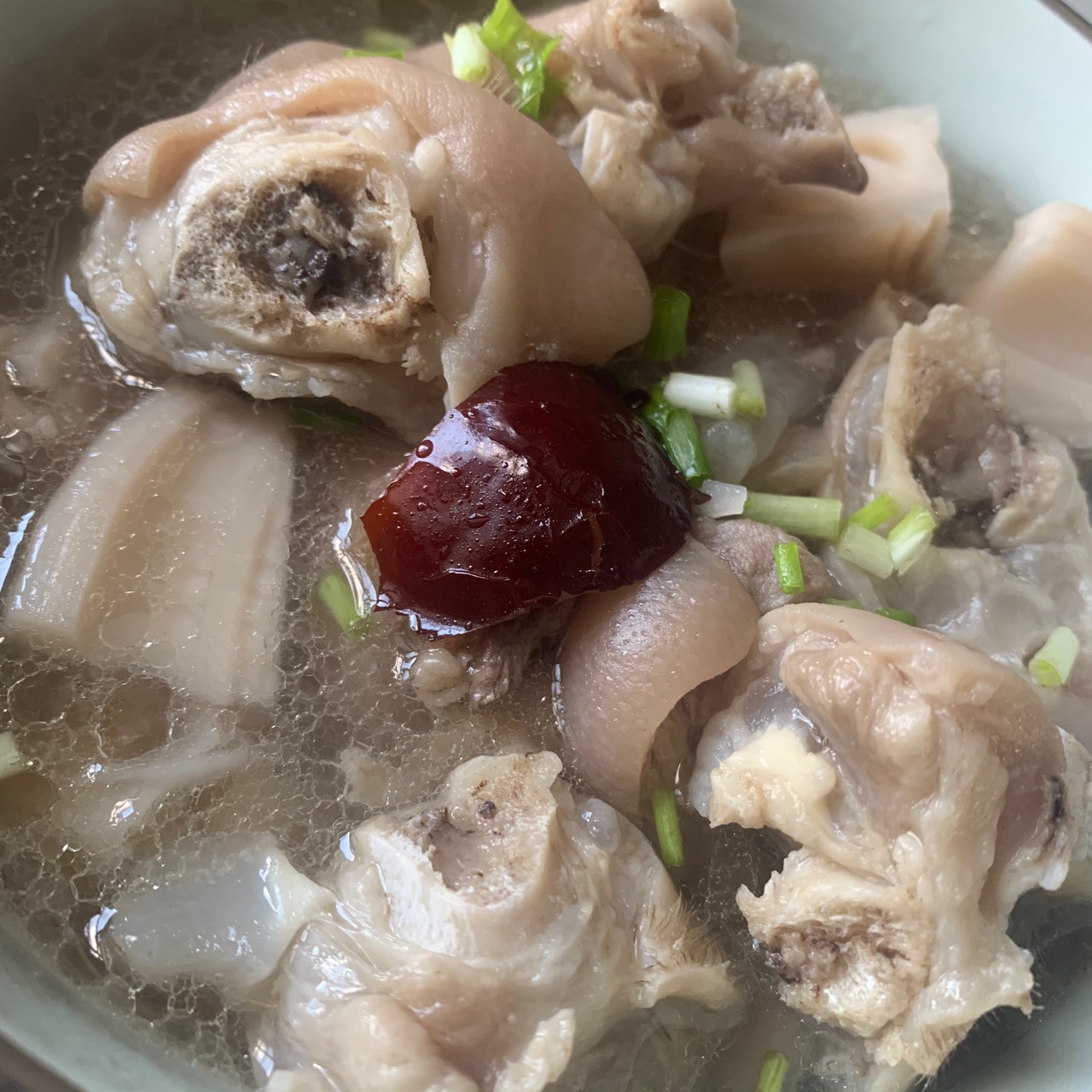 猪脚莲藕汤
