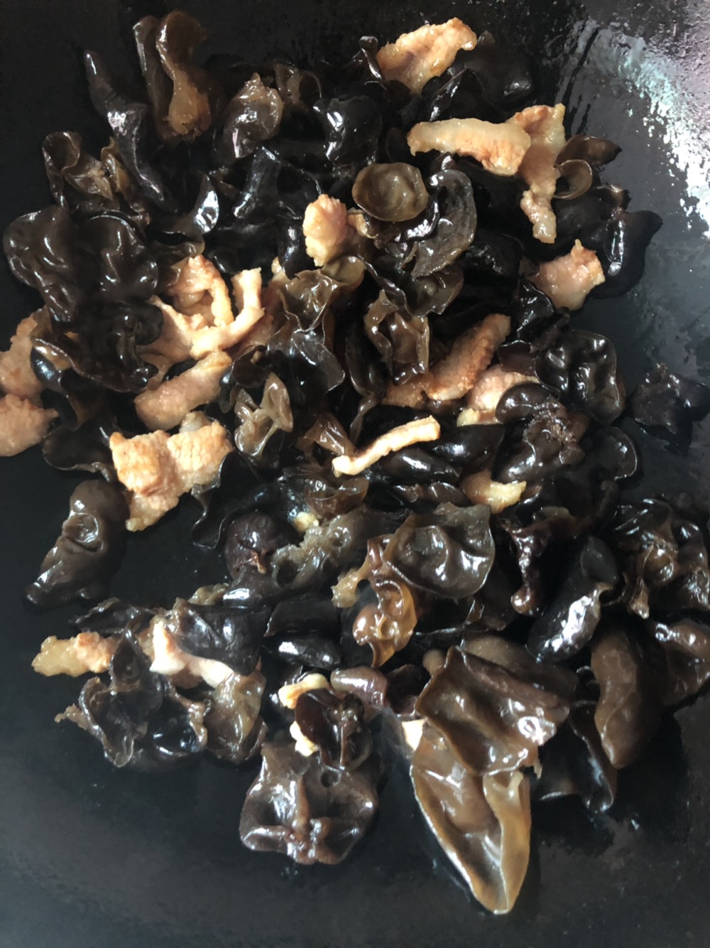 猪颈肉炒木耳
