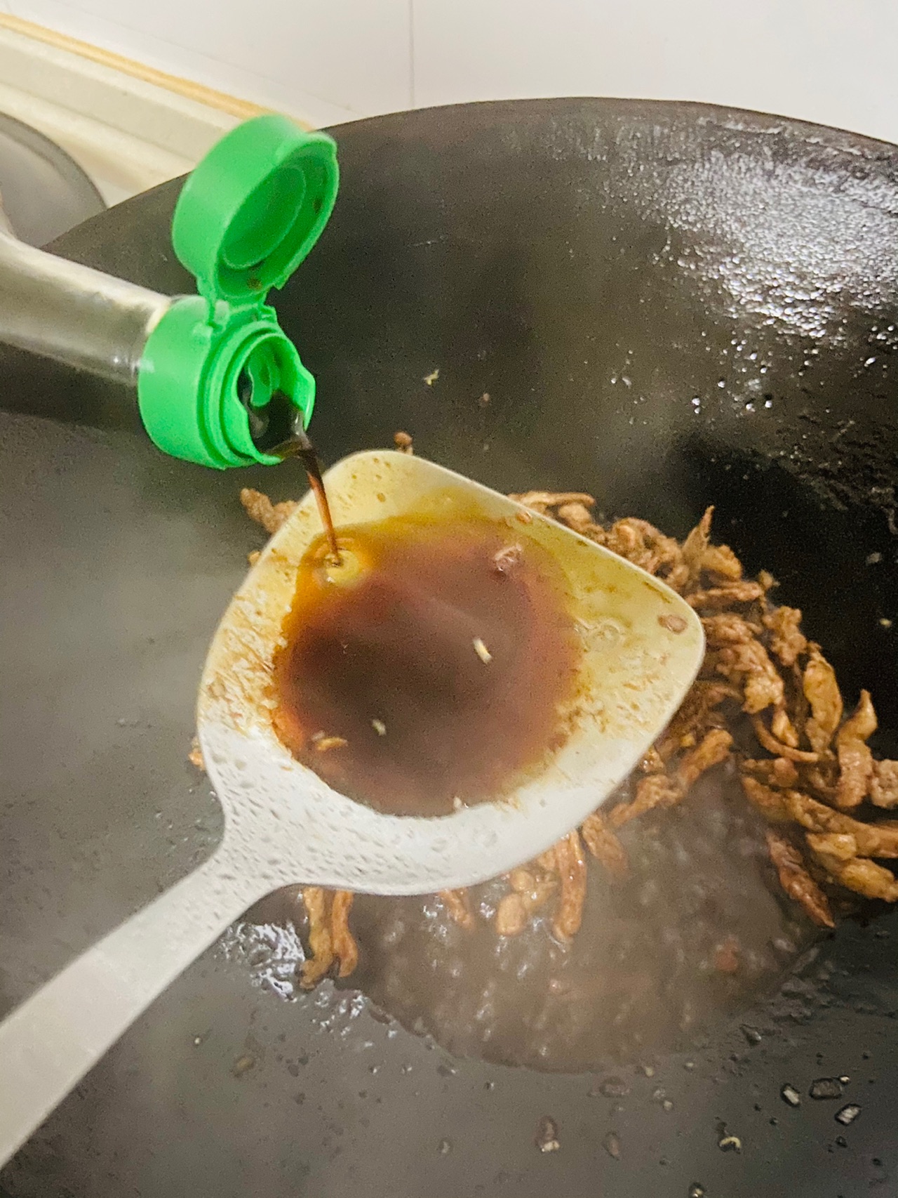 猪肉四季豆洋葱闷面